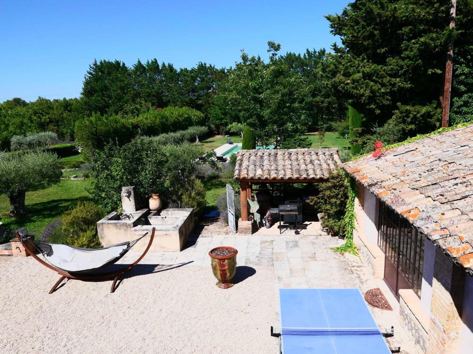 Superbe Mas Provençal 600m2 avec une Superbe Piscine Chauffée et très grand jardin 9000m2, situé au cœur du Luberon en campagne proche de L'Isle sur la Sorgue, 12 personnes, LS2-17 FIGNOULADO Clavaillan Exterior foto