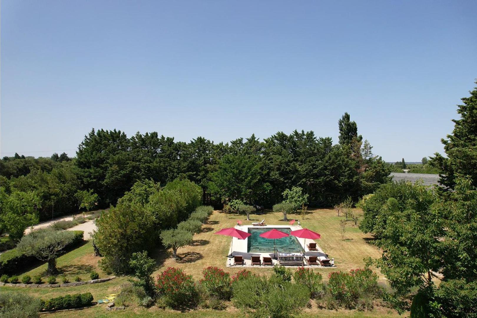 Superbe Mas Provençal 600m2 avec une Superbe Piscine Chauffée et très grand jardin 9000m2, situé au cœur du Luberon en campagne proche de L'Isle sur la Sorgue, 12 personnes, LS2-17 FIGNOULADO Clavaillan Exterior foto