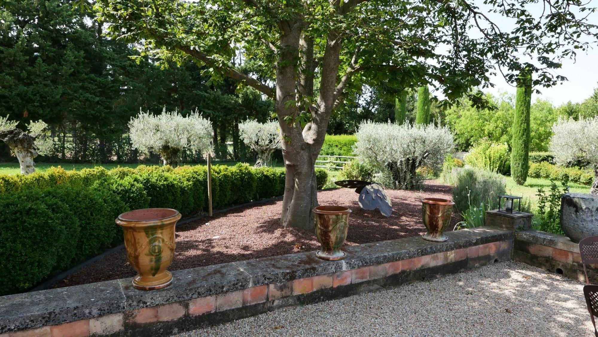 Superbe Mas Provençal 600m2 avec une Superbe Piscine Chauffée et très grand jardin 9000m2, situé au cœur du Luberon en campagne proche de L'Isle sur la Sorgue, 12 personnes, LS2-17 FIGNOULADO Clavaillan Exterior foto