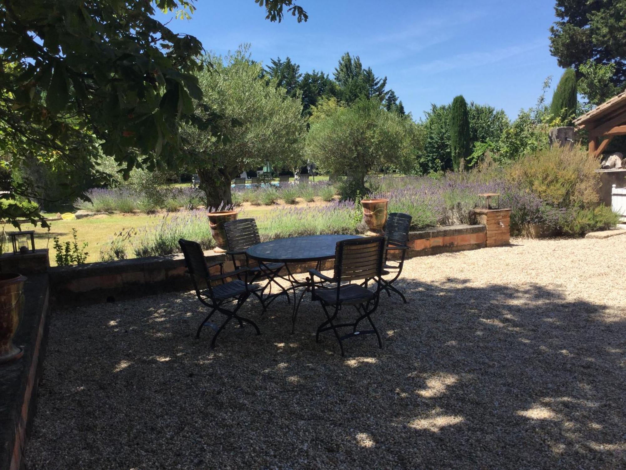 Superbe Mas Provençal 600m2 avec une Superbe Piscine Chauffée et très grand jardin 9000m2, situé au cœur du Luberon en campagne proche de L'Isle sur la Sorgue, 12 personnes, LS2-17 FIGNOULADO Clavaillan Exterior foto