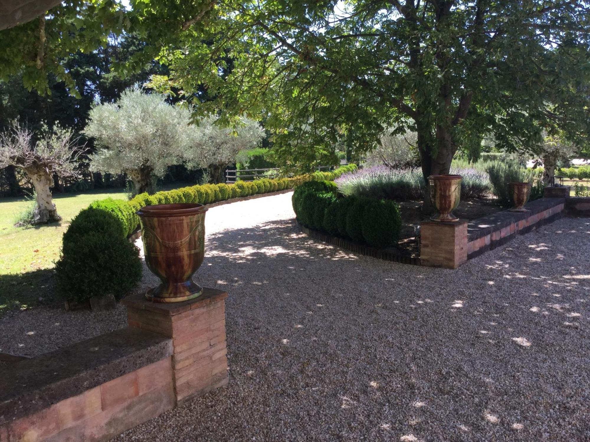 Superbe Mas Provençal 600m2 avec une Superbe Piscine Chauffée et très grand jardin 9000m2, situé au cœur du Luberon en campagne proche de L'Isle sur la Sorgue, 12 personnes, LS2-17 FIGNOULADO Clavaillan Exterior foto