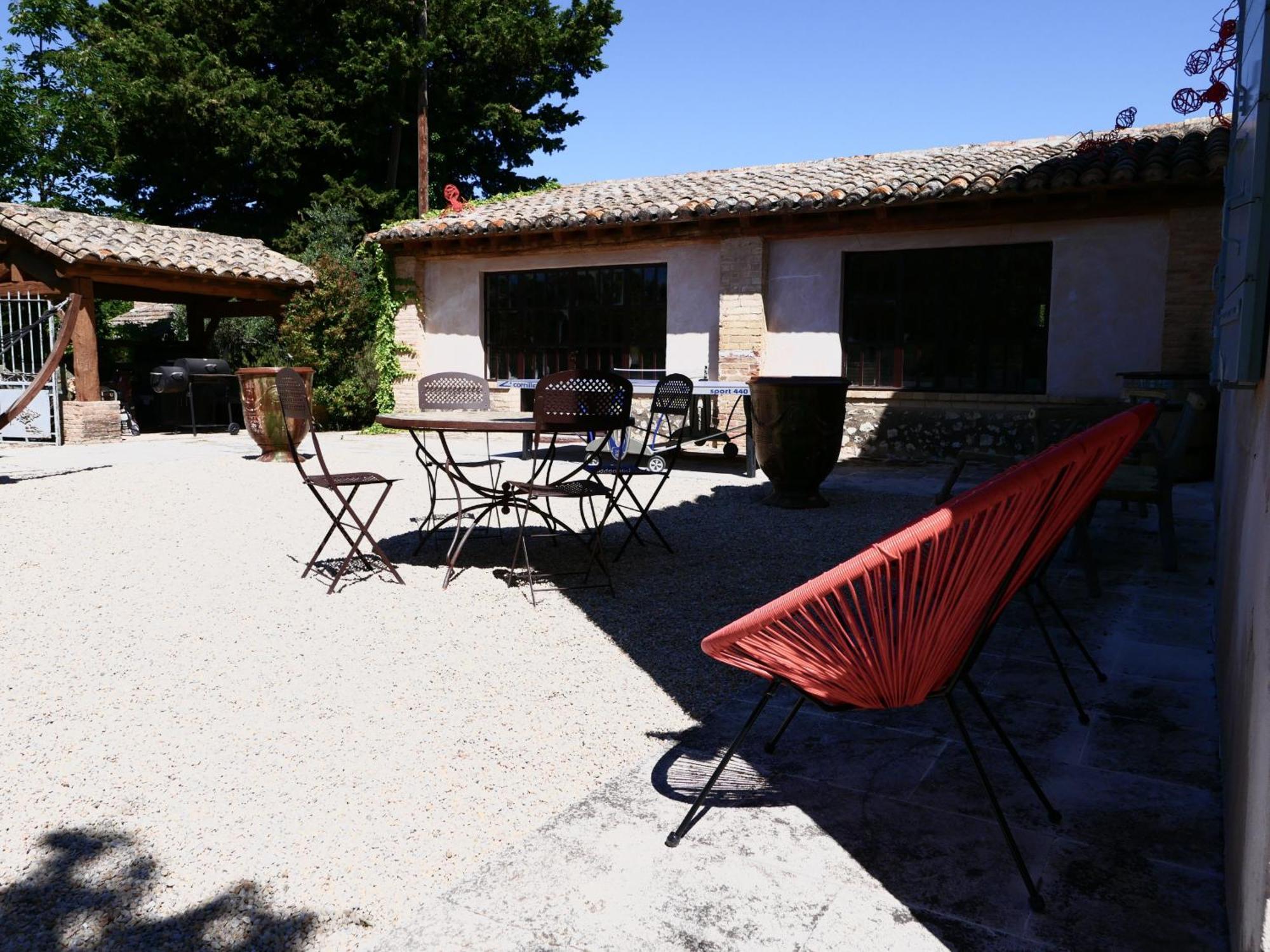 Superbe Mas Provençal 600m2 avec une Superbe Piscine Chauffée et très grand jardin 9000m2, situé au cœur du Luberon en campagne proche de L'Isle sur la Sorgue, 12 personnes, LS2-17 FIGNOULADO Clavaillan Exterior foto