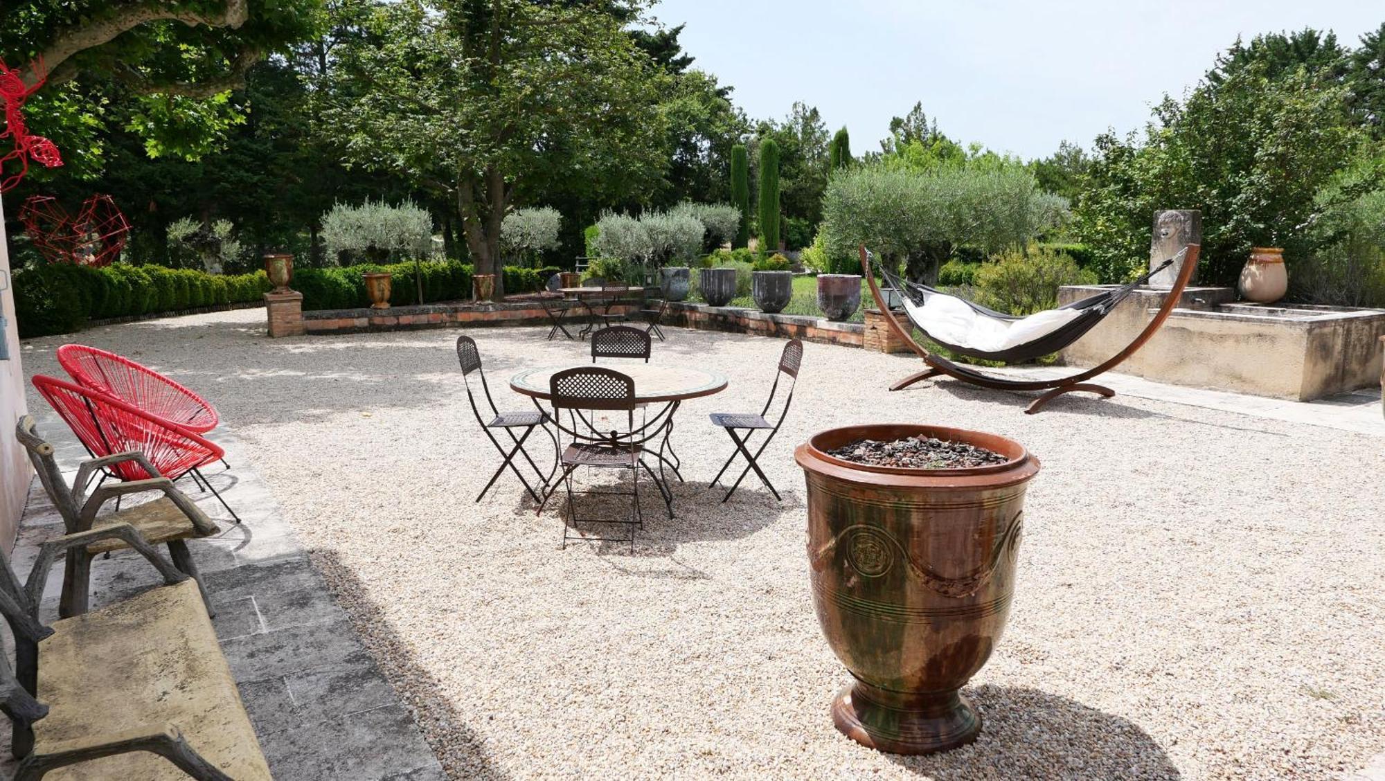 Superbe Mas Provençal 600m2 avec une Superbe Piscine Chauffée et très grand jardin 9000m2, situé au cœur du Luberon en campagne proche de L'Isle sur la Sorgue, 12 personnes, LS2-17 FIGNOULADO Clavaillan Exterior foto