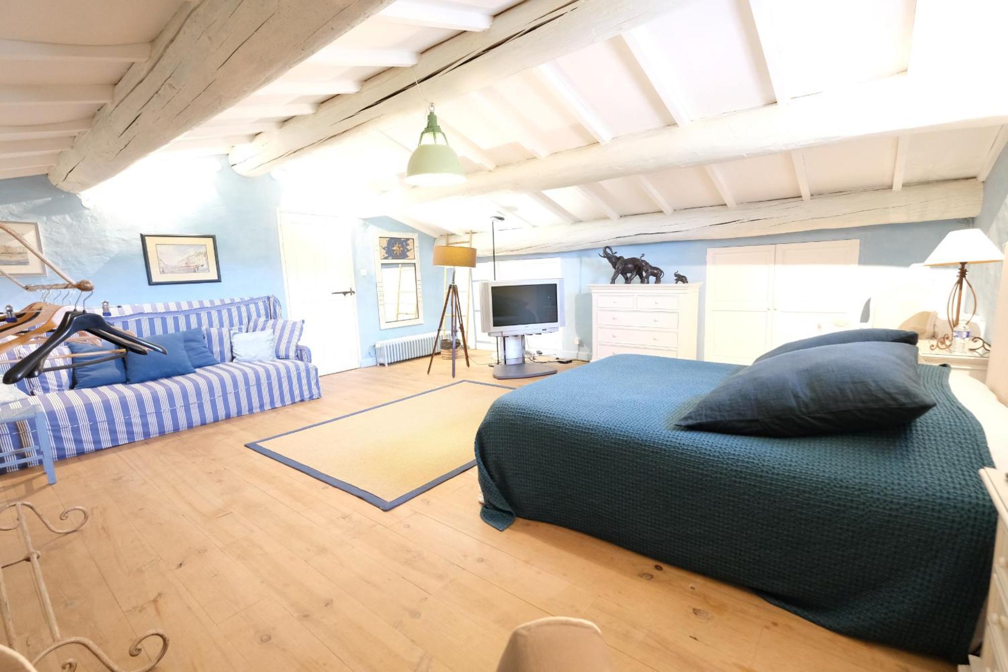 Superbe Mas Provençal 600m2 avec une Superbe Piscine Chauffée et très grand jardin 9000m2, situé au cœur du Luberon en campagne proche de L'Isle sur la Sorgue, 12 personnes, LS2-17 FIGNOULADO Clavaillan Exterior foto
