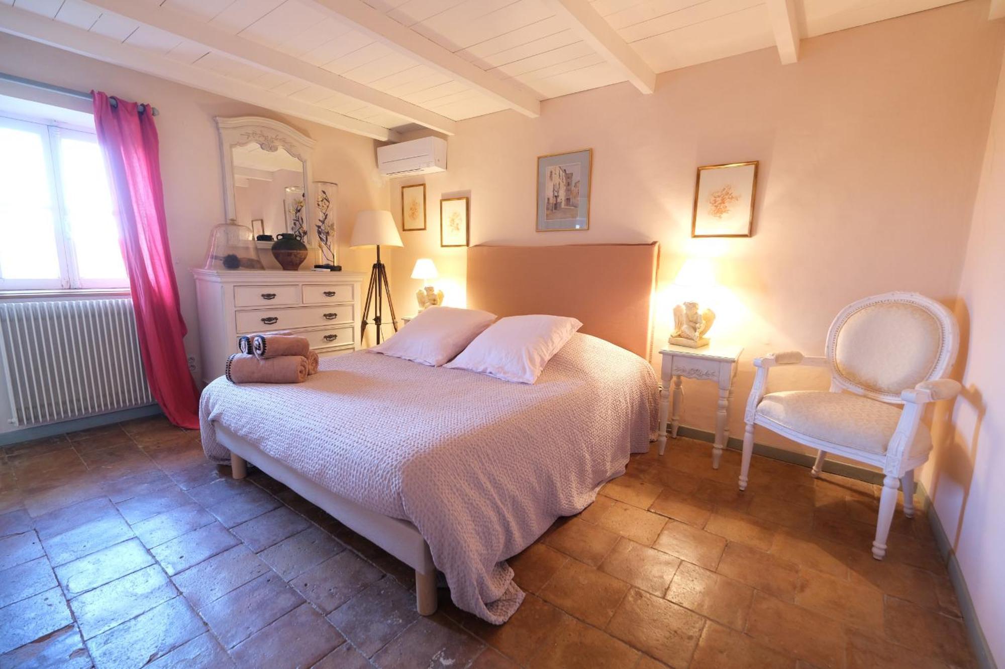 Superbe Mas Provençal 600m2 avec une Superbe Piscine Chauffée et très grand jardin 9000m2, situé au cœur du Luberon en campagne proche de L'Isle sur la Sorgue, 12 personnes, LS2-17 FIGNOULADO Clavaillan Exterior foto