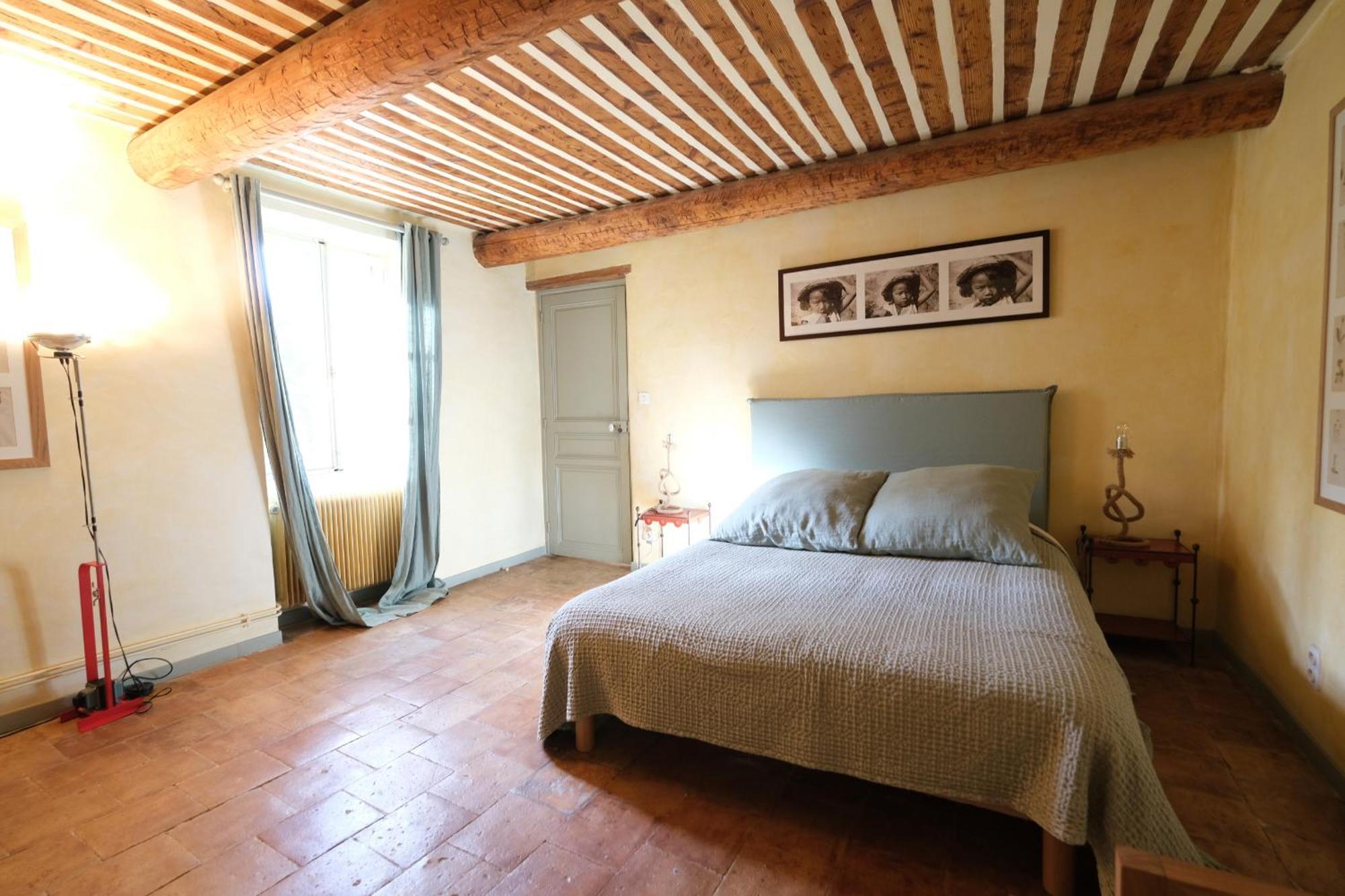 Superbe Mas Provençal 600m2 avec une Superbe Piscine Chauffée et très grand jardin 9000m2, situé au cœur du Luberon en campagne proche de L'Isle sur la Sorgue, 12 personnes, LS2-17 FIGNOULADO Clavaillan Exterior foto