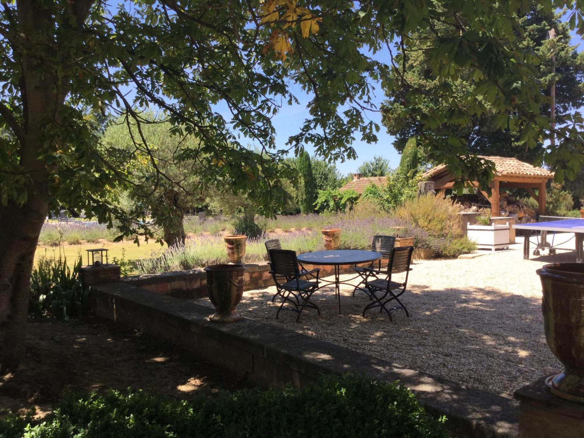 Superbe Mas Provençal 600m2 avec une Superbe Piscine Chauffée et très grand jardin 9000m2, situé au cœur du Luberon en campagne proche de L'Isle sur la Sorgue, 12 personnes, LS2-17 FIGNOULADO Clavaillan Exterior foto