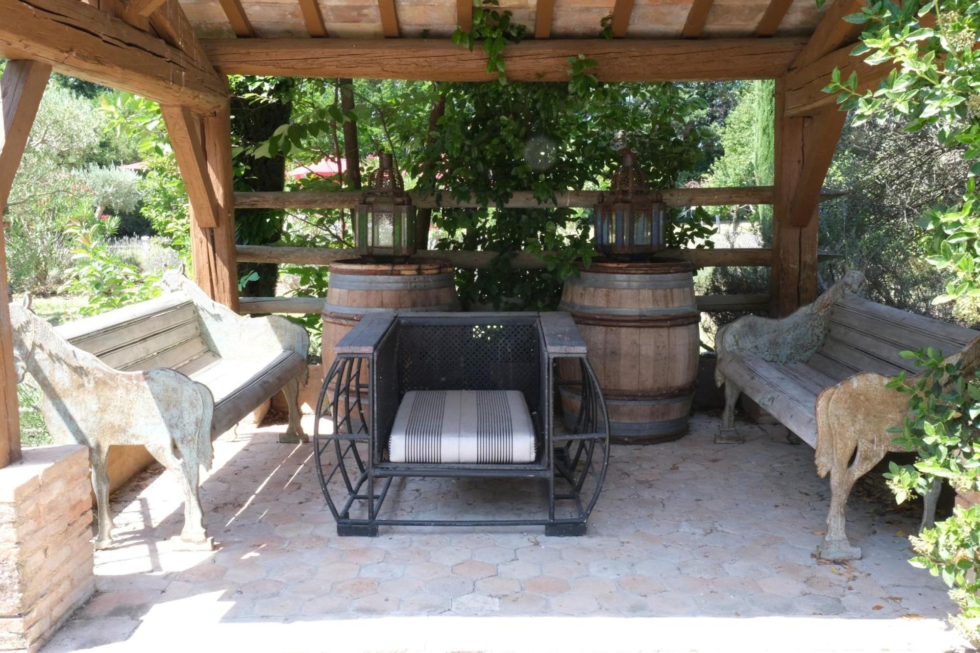 Superbe Mas Provençal 600m2 avec une Superbe Piscine Chauffée et très grand jardin 9000m2, situé au cœur du Luberon en campagne proche de L'Isle sur la Sorgue, 12 personnes, LS2-17 FIGNOULADO Clavaillan Exterior foto