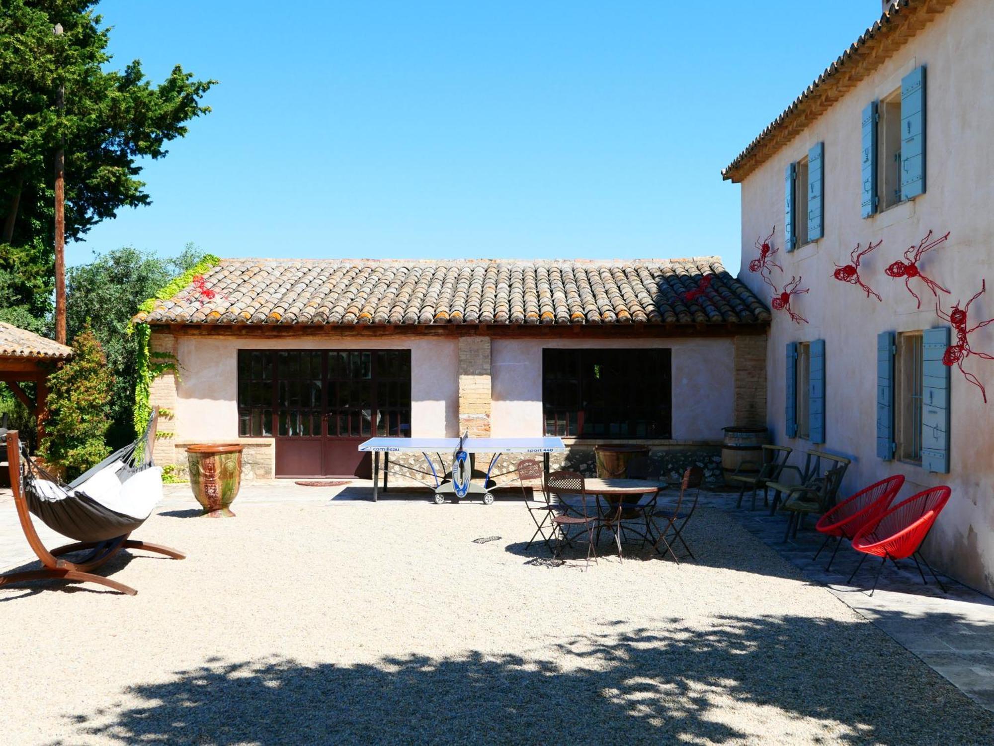 Superbe Mas Provençal 600m2 avec une Superbe Piscine Chauffée et très grand jardin 9000m2, situé au cœur du Luberon en campagne proche de L'Isle sur la Sorgue, 12 personnes, LS2-17 FIGNOULADO Clavaillan Exterior foto